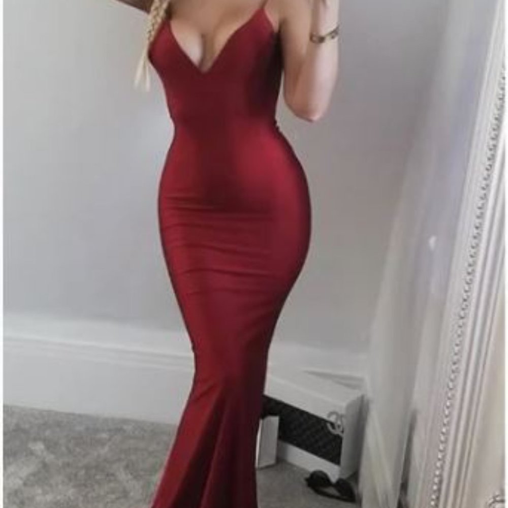 WALK BEHIND ME Fashion Nova Wine Maxi Prom Dress Size XS New with Tags